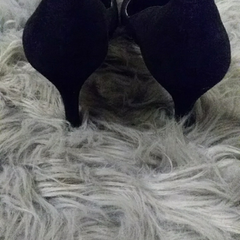 Heels - Picture 3 of 4